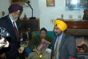 Bhayee Sikandar Singh and Roopinder Singh presenting an advance copy of Sikh Heritate: Ethos and Relics to Khushwant Singh